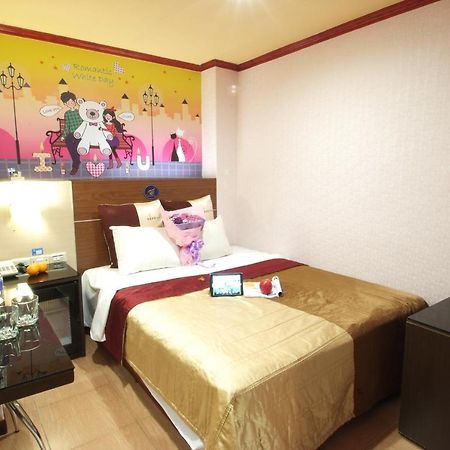 Golden Swallow Hotel Hsinchu stad Exteriör bild