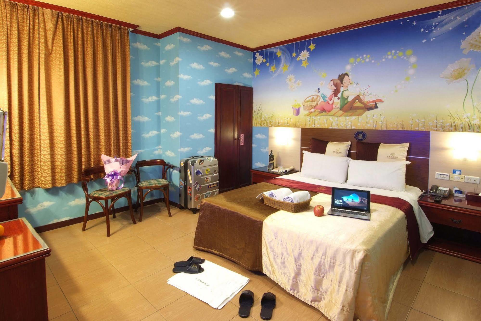 Golden Swallow Hotel Hsinchu stad Exteriör bild