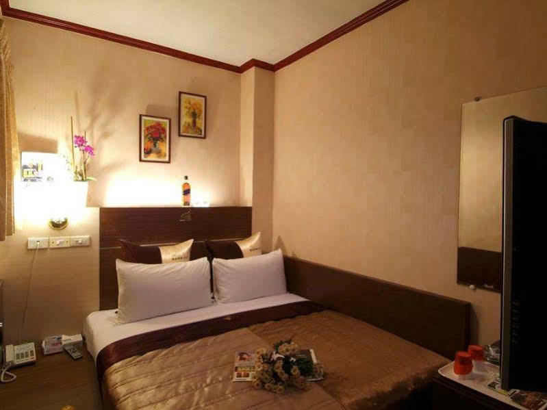 Golden Swallow Hotel Hsinchu stad Exteriör bild