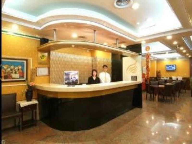 Golden Swallow Hotel Hsinchu stad Exteriör bild
