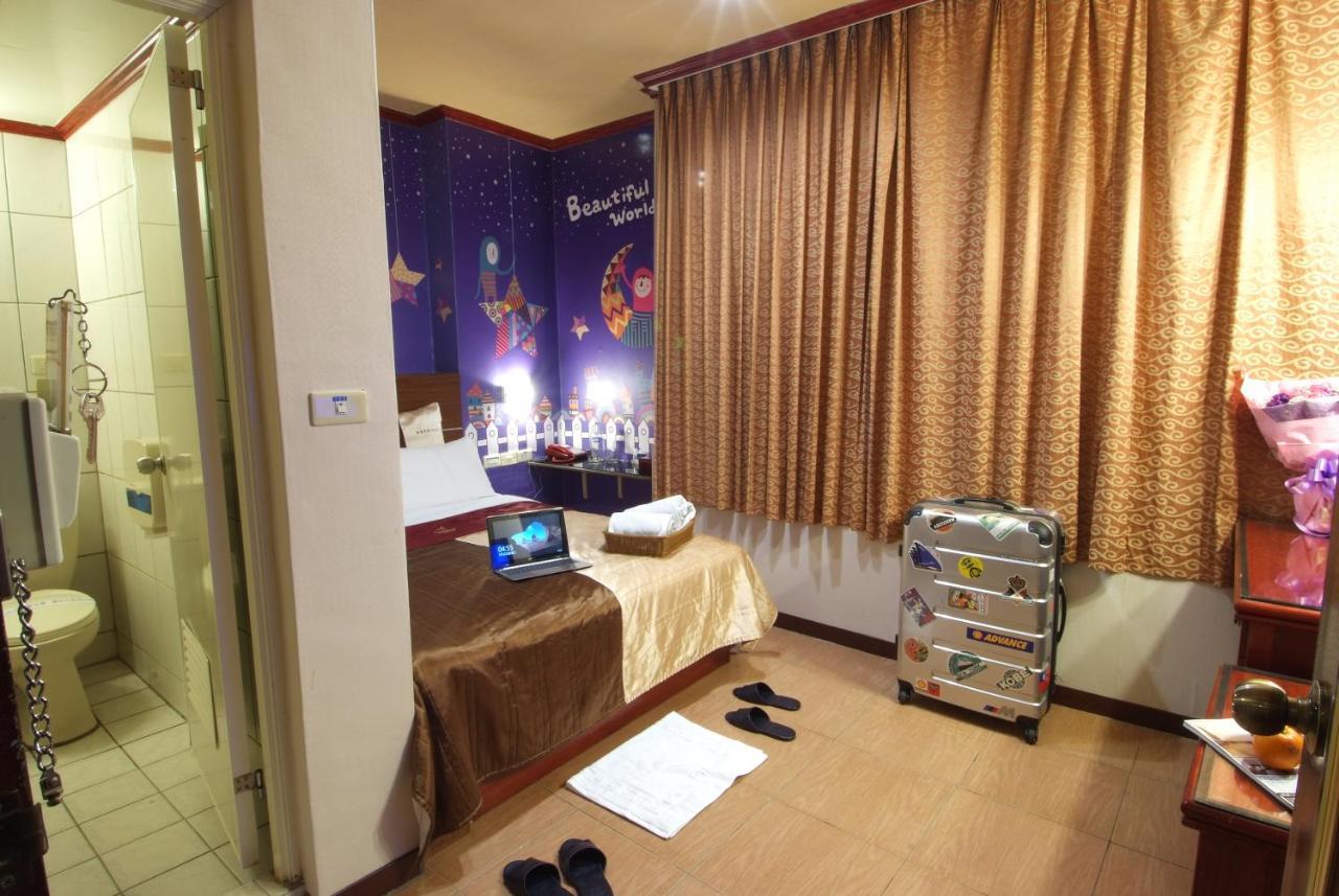 Golden Swallow Hotel Hsinchu stad Exteriör bild